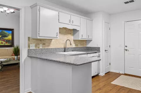 Kitchen - 2735 Roscommon Dr, Murfreesboro, TN 37128 photo 2 of 7