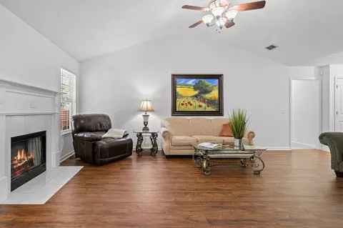 Living - 2735 Roscommon Dr, Murfreesboro, TN 37128 photo 4 of 5