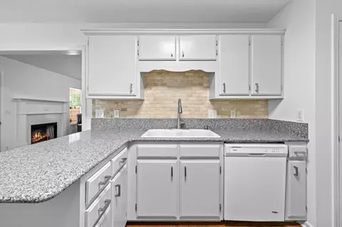 Kitchen - 2735 Roscommon Dr, Murfreesboro, TN 37128 photo 4 of 7