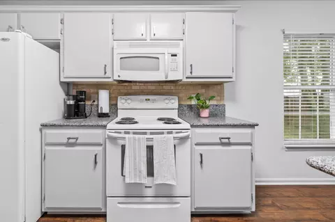 Kitchen - 2735 Roscommon Dr, Murfreesboro, TN 37128 photo 7 of 7
