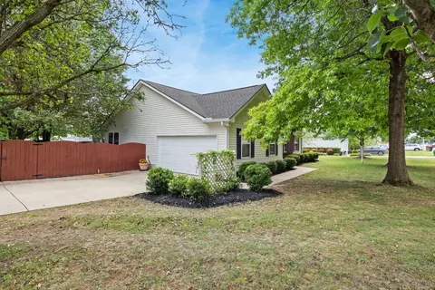 Exterior - 2735 Roscommon Dr, Murfreesboro, TN 37128 photo 2 of 14