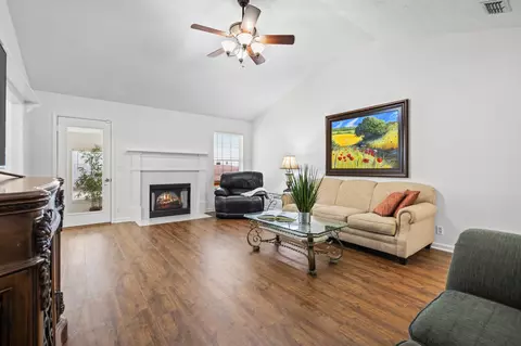 Living - 2735 Roscommon Dr, Murfreesboro, TN 37128 photo 3 of 5