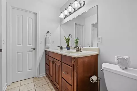 Bath - 2735 Roscommon Dr, Murfreesboro, TN 37128 photo 4 of 5