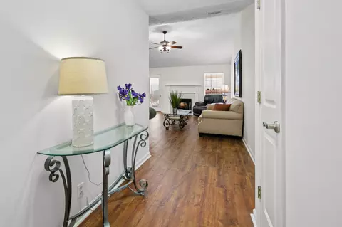 Entry Way - 2735 Roscommon Dr, Murfreesboro, TN 37128 photo 3 of 4