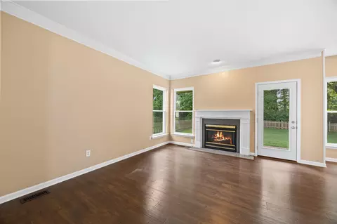 Living - 304 Devonshire Dr, Franklin, TN 37064 photo 2 of 6