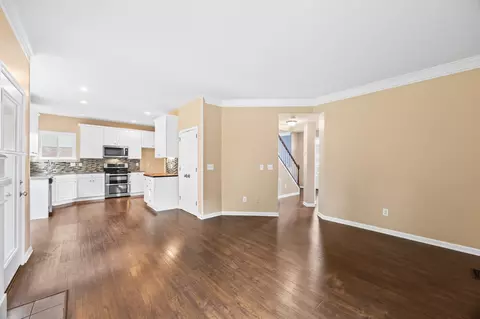 Living - 304 Devonshire Dr, Franklin, TN 37064 photo 5 of 6