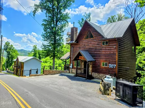 367 Wiley Oakley Dr, Gatlinburg, TN 37738