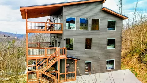 315 N Mountain Trl, Gatlinburg, TN 37738