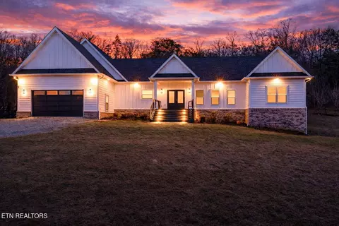 916 Zirkle Rd, Dandridge, TN 37725