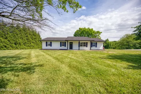 2802 Shiloh Cir, Strawberry Plains, TN 37871