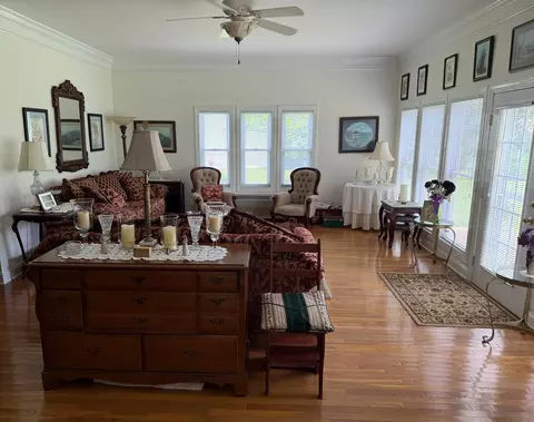 303 E Main St, Decherd, TN 37324 photo 9