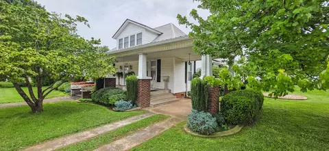 303 E Main St, Decherd, TN 37324 photo 3