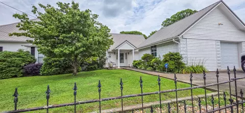 303 E Main St, Decherd, TN 37324 photo 4