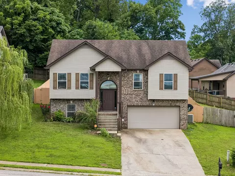 717 Arrowfield Dr, Clarksville, TN 37042