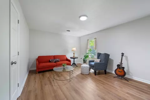 Living - 204 Timberlake Dr, Springfield, TN 37172 photo 2 of 2