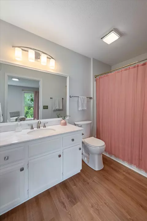 Bath - 204 Timberlake Dr, Springfield, TN 37172 photo 1 of 2