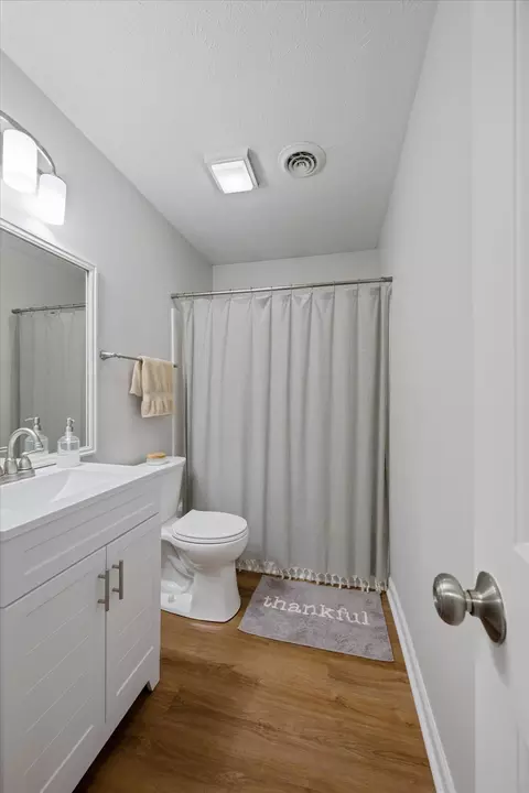 Bath - 204 Timberlake Dr, Springfield, TN 37172 photo 2 of 2