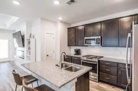 Kitchen - 137 Cavalcade Loop, Gallatin, TN 37066 photo 2 of 3