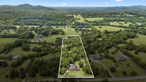 2258 Eastover Rd, Lebanon, TN 37090