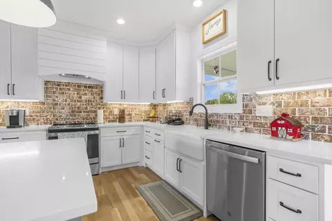 Kitchen - 5675 Minnis Rd, Springfield, TN 37172 photo 7 of 10