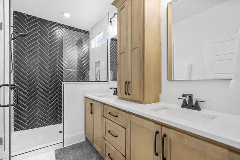 Bath - 5675 Minnis Rd, Springfield, TN 37172 photo 1 of 4