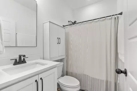 Bath - 5675 Minnis Rd, Springfield, TN 37172 photo 3 of 4