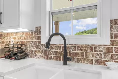 Kitchen - 5675 Minnis Rd, Springfield, TN 37172 photo 9 of 10
