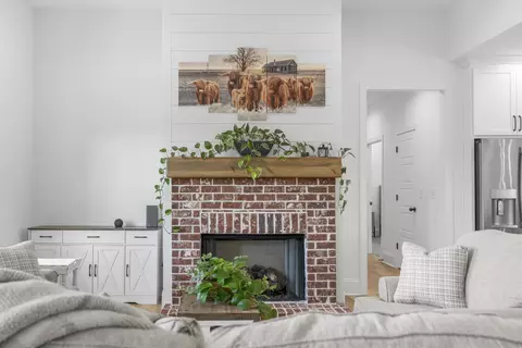 Living - 5675 Minnis Rd, Springfield, TN 37172 photo 1 of 2