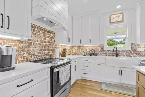 Kitchen - 5675 Minnis Rd, Springfield, TN 37172 photo 6 of 10