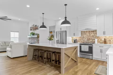 Kitchen - 5675 Minnis Rd, Springfield, TN 37172 photo 3 of 10