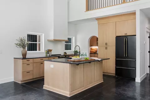 Kitchen - 7922 E Plunders Creek Rd, Dickson, TN 37055 photo 6 of 10