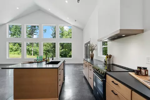 Kitchen - 7922 E Plunders Creek Rd, Dickson, TN 37055 photo 5 of 10
