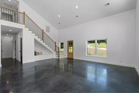 Living - 7922 E Plunders Creek Rd, Dickson, TN 37055 photo 3 of 4