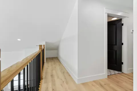 Entry Way - 7922 E Plunders Creek Rd, Dickson, TN 37055 photo 6 of 9