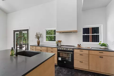 Kitchen - 7922 E Plunders Creek Rd, Dickson, TN 37055 photo 4 of 10