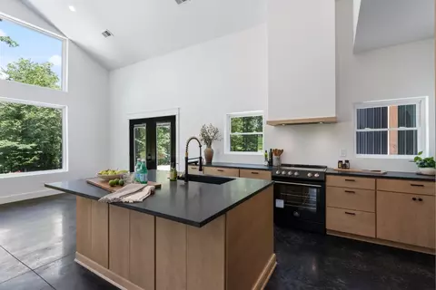 Kitchen - 7922 E Plunders Creek Rd, Dickson, TN 37055 photo 10 of 10