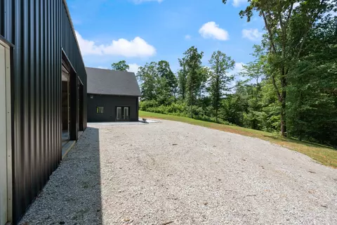 Exterior - 7922 E Plunders Creek Rd, Dickson, TN 37055 photo 8 of 16