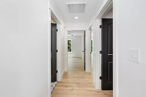 Entry Way - 7922 E Plunders Creek Rd, Dickson, TN 37055 photo 7 of 9