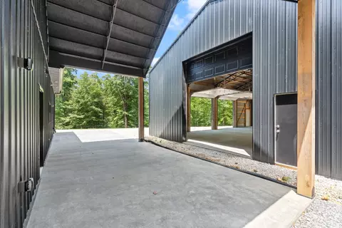 Exterior - 7922 E Plunders Creek Rd, Dickson, TN 37055 photo 7 of 16