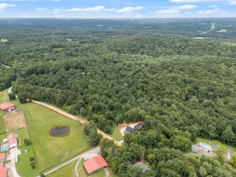 View/Area - 7922 E Plunders Creek Rd, Dickson, TN 37055 photo 6 of 8