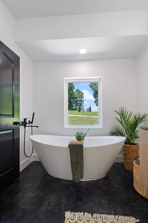 Bath - 7922 E Plunders Creek Rd, Dickson, TN 37055 photo 6 of 10