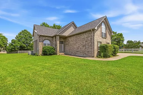 155 Brightstar Ct, Gallatin, TN 37066