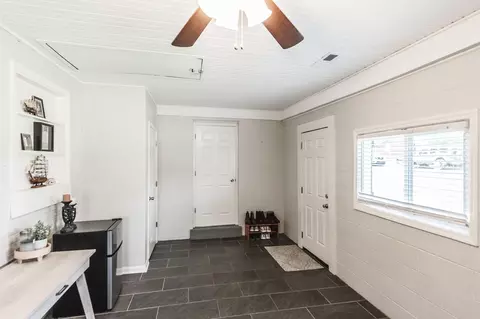 Entry Way - 401 Weaver Ln, Springfield, TN 37172 photo 4 of 6