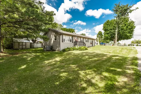 Exterior - 401 Weaver Ln, Springfield, TN 37172 photo 6 of 9