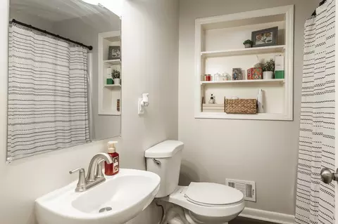 Bath - 401 Weaver Ln, Springfield, TN 37172 photo 6 of 6