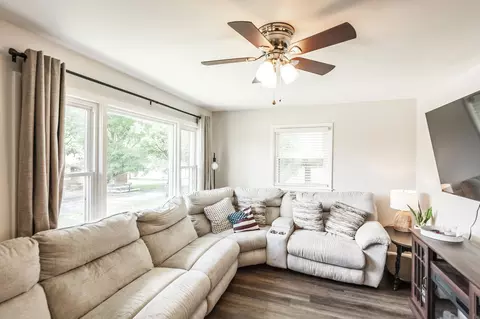 Living - 401 Weaver Ln, Springfield, TN 37172 photo 1 of 1