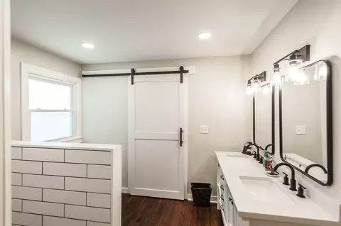 Bath - 401 Weaver Ln, Springfield, TN 37172 photo 3 of 6