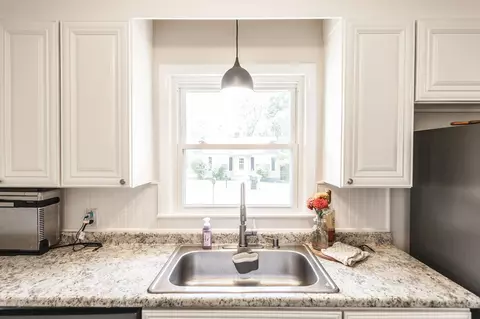 Kitchen - 401 Weaver Ln, Springfield, TN 37172 photo 2 of 4