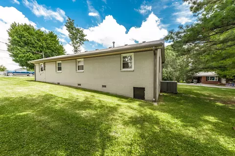 Exterior - 401 Weaver Ln, Springfield, TN 37172 photo 8 of 9