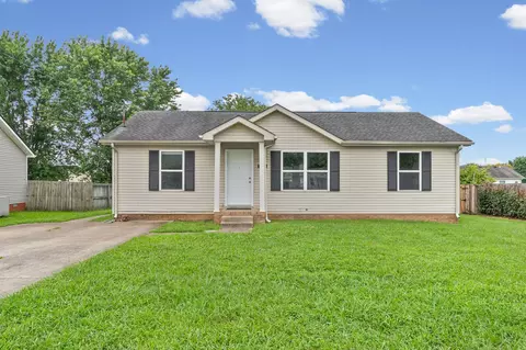 307 Alan Ct, Oak Grove, KY 42262